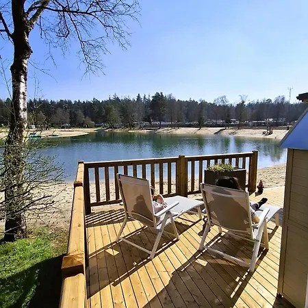 Veluws Meerhuisje Luxe Gezinschalet Aan Het Water Met Opgemaakte Bedden En Handdoeken נונספייט