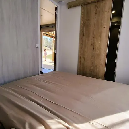 Veluws Meerhuisje Luxe Gezinschalet Aan Het Water Met Opgemaakte Bedden En Handdoeken בקתה
