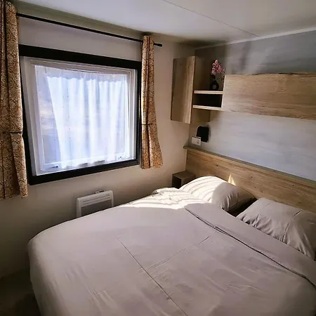 Alpstuga Veluws Meerhuisje Luxe Gezinschalet Aan Het Water Met Opgemaakte Bedden En Handdoeken *