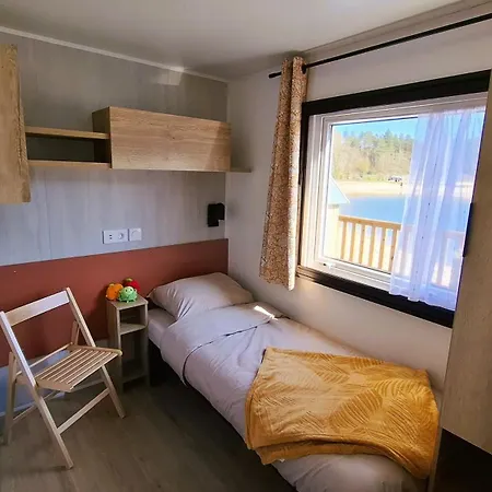 Veluws Meerhuisje Luxe Gezinschalet Aan Het Water Met Opgemaakte Bedden En Handdoeken בקתה *